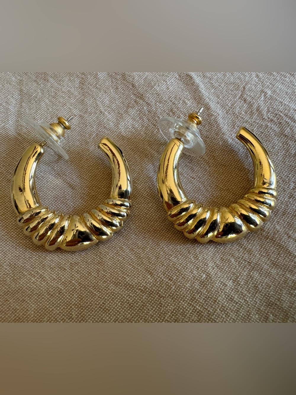 Vintage Gold Ribbed Hoop Earrings - Women's Jewelry